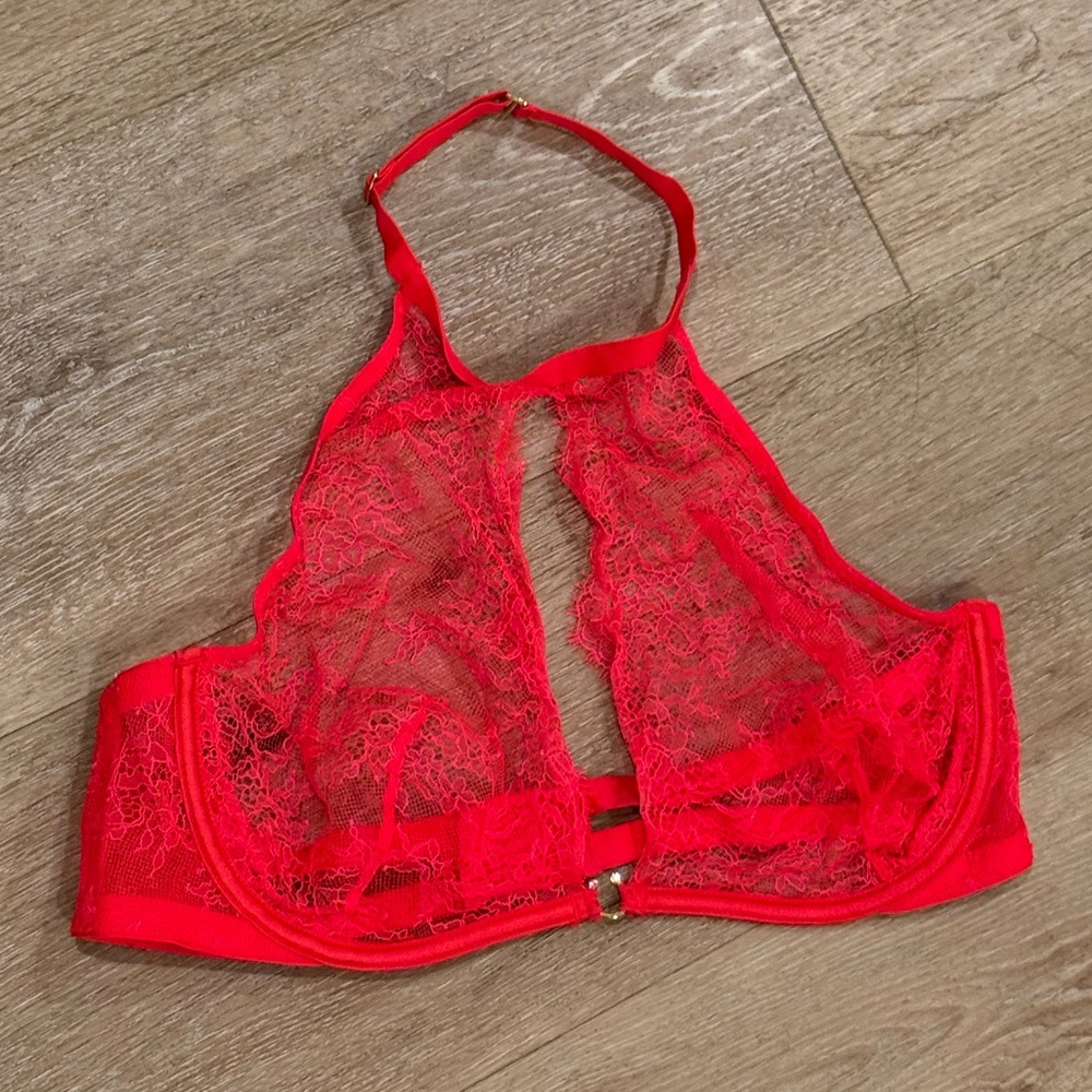 NWT 🔖Victoria's Secret Halter Scarlet Lace Bralette 36C